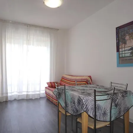 Apartment Excellent Flat With Ac, Shared Pool And Parking *