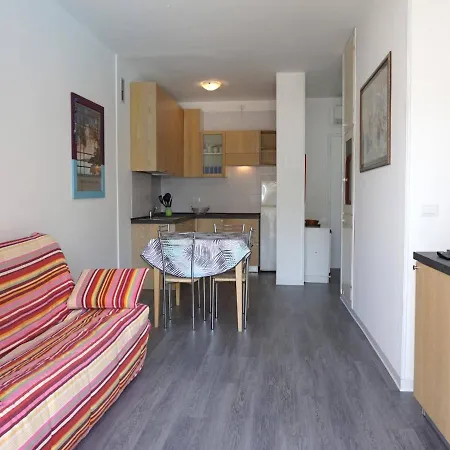 Excellent Flat With Ac, Shared Pool And Parking Apartment *