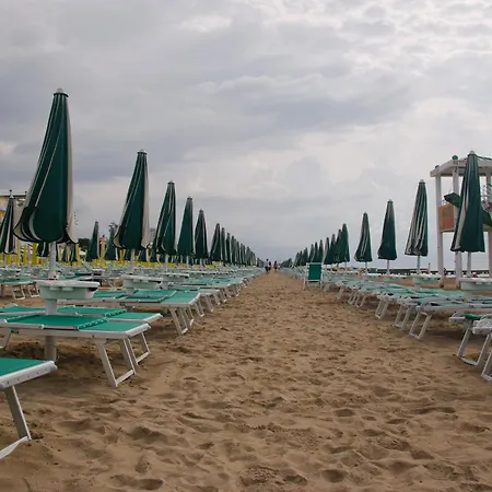 Apartment Excellent Flat With Ac, Shared Pool And Parking Porto Santa Margherita di Caorle