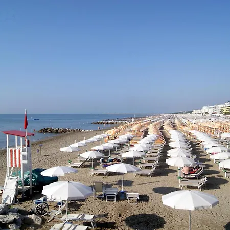 Excellent Flat With Ac, Shared Pool And Parking Apartment *