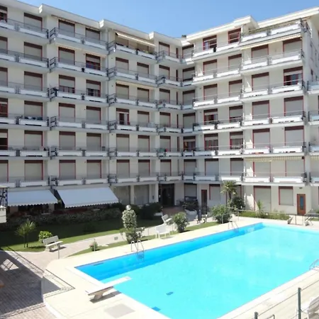 Excellent Flat With Ac, Shared Pool And Parking Apartment *
